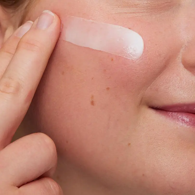 CeraVe Hidratantni serum s hijaluronskom kiselinom od 30 ml sa pumpicom