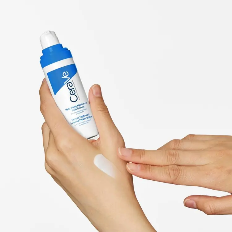 CeraVe Hidratantni serum s hijaluronskom kiselinom od 30 ml sa pumpicom