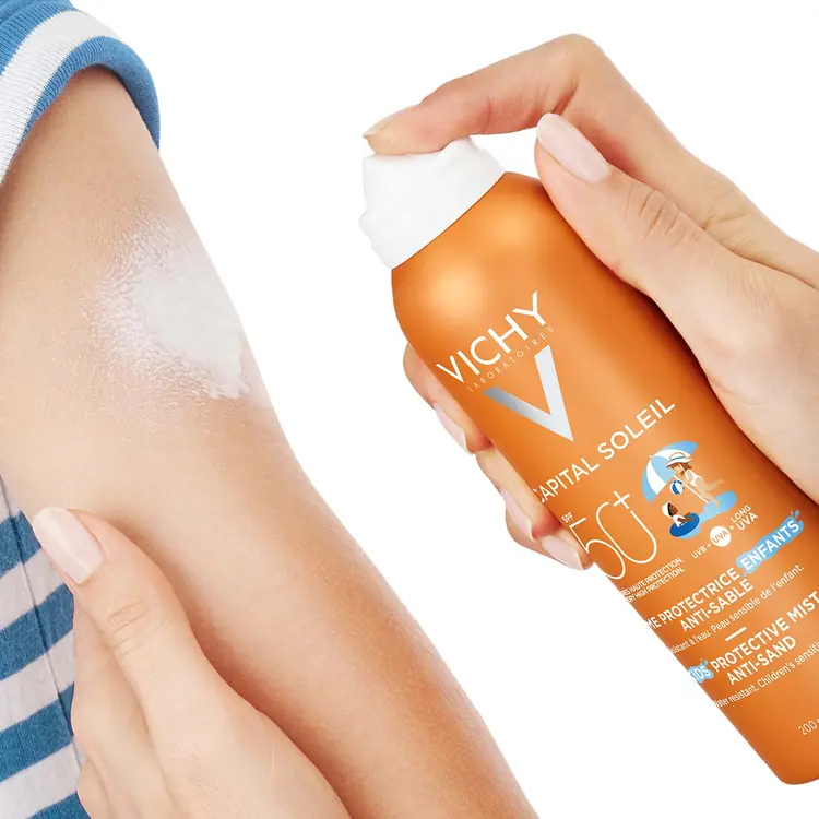 Vichy Capital Soleil Dječji sprej protiv priljepljivanja pijeska na kožu SPF 50+ 200 ml